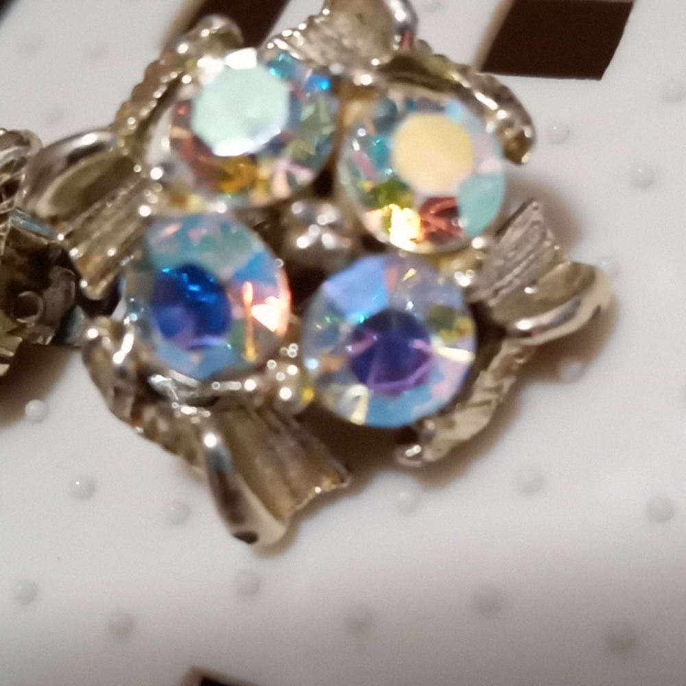 Vintage Stunning Costume jewelry earrings. - Picture 2 of 6